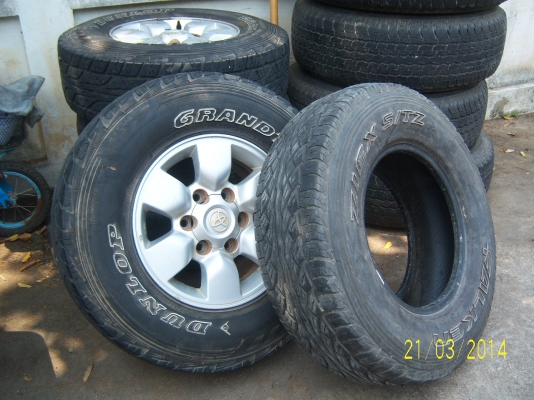 แม็กโตโยต้าขอบ 15 พร้อมยาง 30x9.50  1ชุด