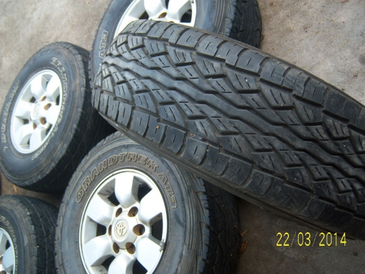 แม็กโตโยต้าขอบ 15 พร้อมยาง 30x9.50  1ชุด