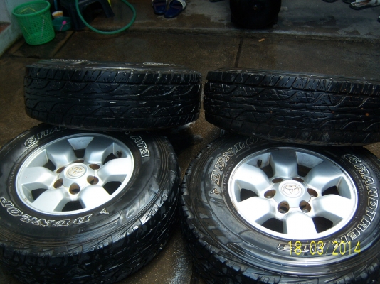 แม็กโตโยต้าขอบ 15 พร้อมยาง 30x9.50  1ชุด