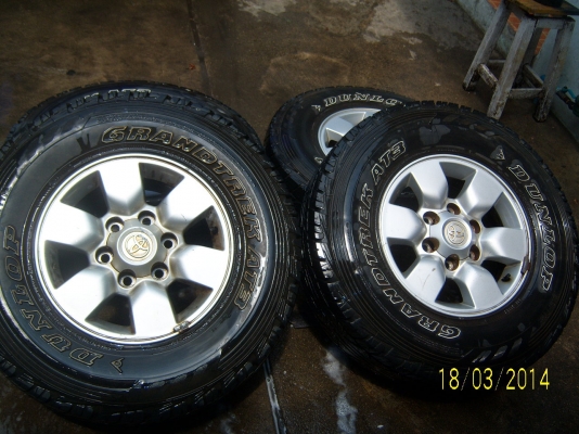 แม็กโตโยต้าขอบ 15 พร้อมยาง 30x9.50  1ชุด