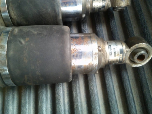 ขอขายอุปกรณ์ ปั้มลม และถังลม และโช๊คหลังเป็นถุงลม ของ Honda สตรีมหรือ Civic ไดแมนชั่นพร้อมสายลมอย่างดี