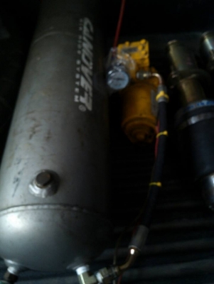 ขอขายอุปกรณ์ ปั้มลม และถังลม และโช๊คหลังเป็นถุงลม ของ Honda สตรีมหรือ Civic ไดแมนชั่นพร้อมสายลมอย่างดี