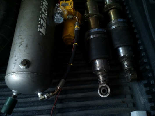 ขอขายอุปกรณ์ ปั้มลม และถังลม และโช๊คหลังเป็นถุงลม ของ Honda สตรีมหรือ Civic ไดแมนชั่นพร้อมสายลมอย่างดี