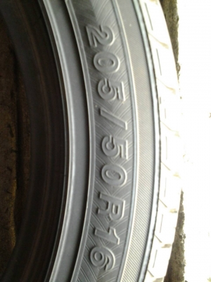 ขายยาง Yokohama db 205-50-16 สภาพสวยจัด ดอกเต็มๆ ไม่บวม ไม่ร้าว ไม่แตกลายงา พร้อมใช้งาน ชุดละ 4,500 บาท
