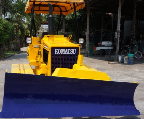 ขายรถแทรคเตอร์  KOMUTSU  D20P-5 เก่านอกปรับสภาพแล้วพร้อมใช้
