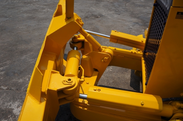 ขายรถแทรคเตอร์  KOMUTSU  D20P-5 เก่านอกปรับสภาพแล้วพร้อมใช้