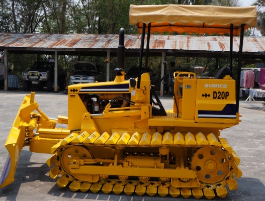 ขายรถแทรคเตอร์  KOMUTSU  D20P-5 เก่านอกปรับสภาพแล้วพร้อมใช้