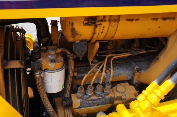 ขายรถแทรคเตอร์  KOMUTSU  D20P-5 เก่านอกปรับสภาพแล้วพร้อมใช้