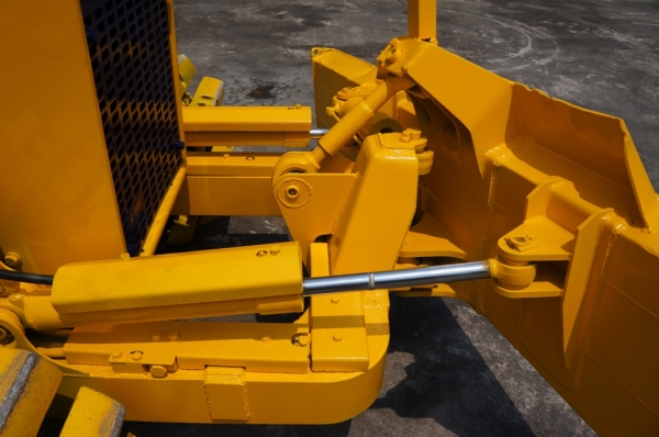 ขายรถแทรคเตอร์  KOMUTSU  D20P-5 เก่านอกปรับสภาพแล้วพร้อมใช้