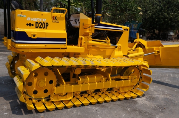 ขายรถแทรคเตอร์  KOMUTSU  D20P-5 เก่านอกปรับสภาพแล้วพร้อมใช้