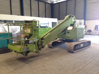 รถกระเช้า AICHI HX99B # 1AXP000424 สินค้าโชว์อยู่ที่โกดังเราในไทยค่ะ