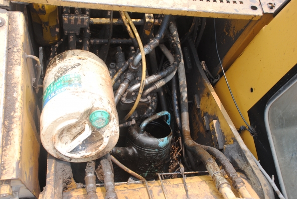 ขาย CAT320  7JK V.2 ทะเบียนเอกสารครบ บูมอาร์มปกติ เดินไกลได้ คุยได้คับ