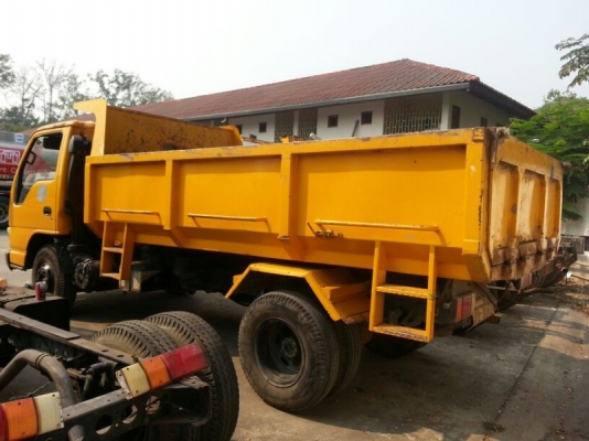 รถอีซูซุ 6 ล้อดั้ม NPR 130 แรงม้า. ปี 48 สนใจติดต่อ 081 - 6079515 รถอีซูซุ 6 ล้อดั้ม NPR 130 แรงม้า. ปี 48 สนใจติดต่อ 081 - 6079515