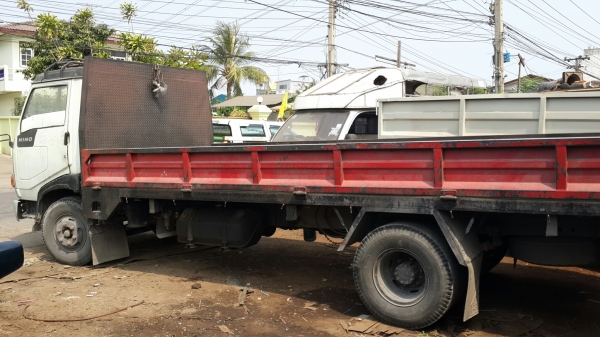 ขาย6ล้อฮีโน่ FC2W 120แรงม้า ยาว 5.50 เมตร รถห้างแท้ๆ สภาพพร้อมใช้ หัวมีผุเล็กน้อย ขาย6ล้อฮีโน่ FC2W 120แรงม้า ยาว 5.50 เมตร รถห้างแท้ๆ สภาพพร้อมใช้ หัวมีผุเล็กน้อย