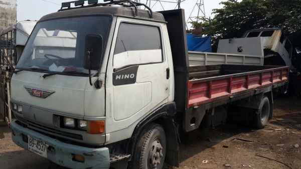 ขาย6ล้อฮีโน่ FC2W 120แรงม้า ยาว 5.50 เมตร รถห้างแท้ๆ สภาพพร้อมใช้ หัวมีผุเล็กน้อย