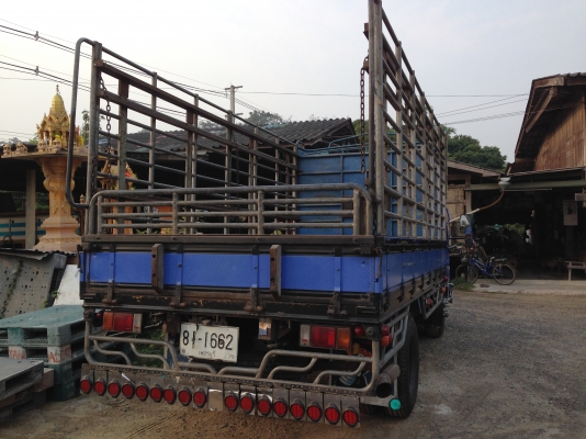 ISUZU  NPR ปี 2547  เครื่อง 130 แรงเทอร์โบ ยาว 4.30 ม.
