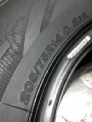 195R14 MICHELIN AGILIS ปี10 หนาสวย และ BRIDGESTONE รวม 3 เส้น   โทร.081-427-3941