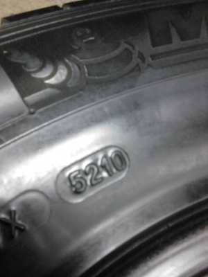 195R14 MICHELIN AGILIS ปี10 หนาสวย และ BRIDGESTONE รวม 3 เส้น   โทร.081-427-3941