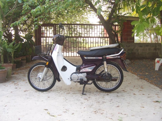 ดรีมคุรุสภาสีน้ำตาล สภาพดีมาก สวยๆ รถเดิมๆ ทะเบียนเต็มปี58+เอกสารพร้อมโอนครบ