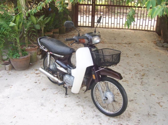 ดรีมคุรุสภาสีน้ำตาล สภาพดีมาก สวยๆ รถเดิมๆ ทะเบียนขาด1ปี+เอกสารพร้อมโอนครบ