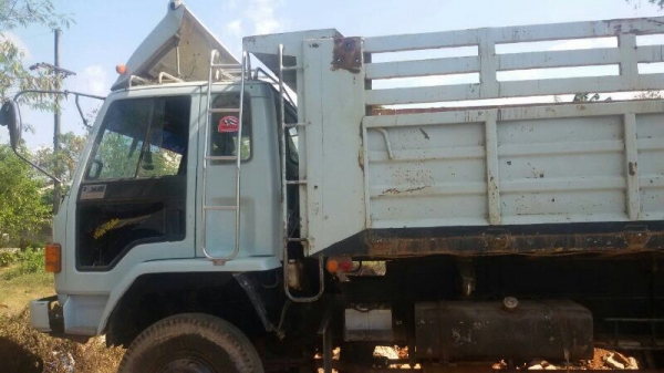 รถอีซูซุ 10 ล้อดั้ม 240 แรงม้า. ( ขาวทำฟ้า ) สนใจติดต่อ 081 - 6079515 รถอีซูซุ 10 ล้อดั้ม 240 แรงม้า. ( ขาวทำฟ้า ) สนใจติดต่อ 081 - 6079515