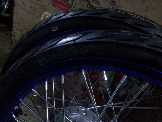 ขายล้อคอมฯ17 พร้อมดุมใส่wave110i ยางนอก-ในใหม่เอี่ยม