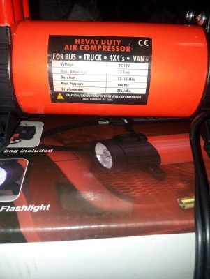 ปั๊มลมพกพา  heavyduty for bus truck 4x4 van  มีไฟฉายในตัว  พกพาสะดวก  เติมรถในกรณีฉุกเฉิน ยางรั่วซึ่มได้