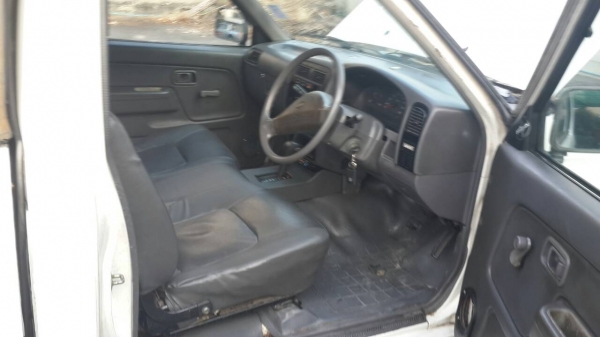 ขายนิสสัน  ฟรอนท์เทีย