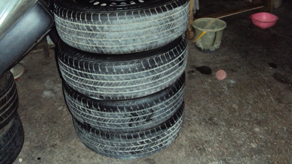 ขายกะทะ15พร้อมยาง185 60 15ราคาถูกๆมี4วงๆละ400บาท ขายกะทะ15พร้อมยาง185 60 15ราคาถูกๆมี4วงๆละ400บาท