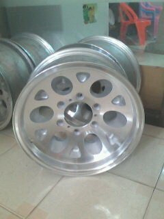 ขายล้อแม็ก สวยๆ ลายหยดน้ำ 4 วง สำหรับรถ OffRoad หรือ รถตู้