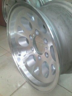 ขายล้อแม็ก สวยๆ ลายหยดน้ำ 4 วง สำหรับรถ OffRoad หรือ รถตู้