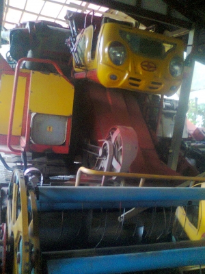 ขายรถเกี่ยวข้าวศักดิ์ss300สภาพสวย 590000