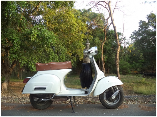 ----------- Vespa Sprint สีขาว (ทะเบียนโอน) -------------