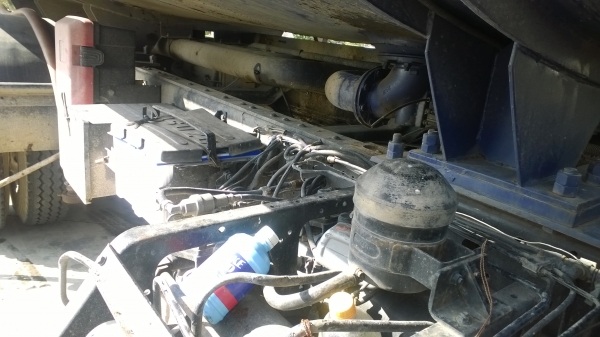 (ยังอยู่)10ล้อ2เพลา300แรง บรรทุกน้ำมัน18000ล.โหลดล่างFUSO FN527MA รถสวยมาก..มีระบบลาก ยางเต็ม