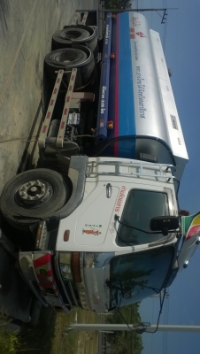 (ยังอยู่)10ล้อ2เพลา300แรง บรรทุกน้ำมัน18000ล.โหลดล่างFUSO FN527MA รถสวยมาก..มีระบบลาก ยางเต็ม