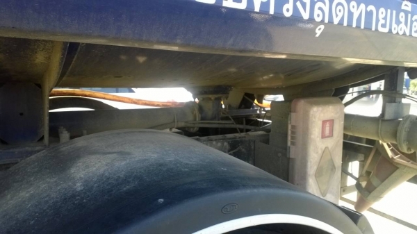 (ยังอยู่)10ล้อ2เพลา300แรง บรรทุกน้ำมัน18000ล.โหลดล่างFUSO FN527MA รถสวยมาก..มีระบบลาก ยางเต็ม