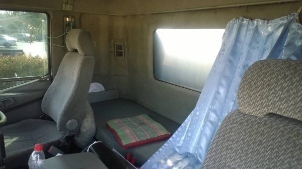 (ยังอยู่)10ล้อ2เพลา300แรง บรรทุกน้ำมัน18000ล.โหลดล่างFUSO FN527MA รถสวยมาก..มีระบบลาก ยางเต็ม