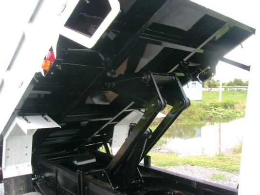 ISUZU NKR 58E หัวการ์ตูนสูง บรรทุกดั๊มดิน ไม่ติดเวลา