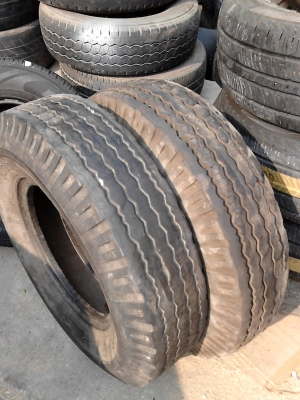 ยางรถขนาดกลาง 7.50-15 BRIDGE STONE  มี 2 เส้น  TEL.081-427-3941