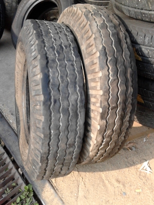 ยางรถขนาดกลาง 7.50-15 BRIDGE STONE  มี 2 เส้น  TEL.081-427-3941