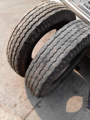 ยางรถขนาดกลาง 7.50-15 BRIDGE STONE  มี 2 เส้น  TEL.081-427-3941