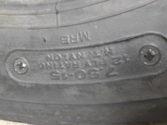 ยางรถขนาดกลาง 7.50-15 BRIDGE STONE  มี 2 เส้น  TEL.081-427-3941