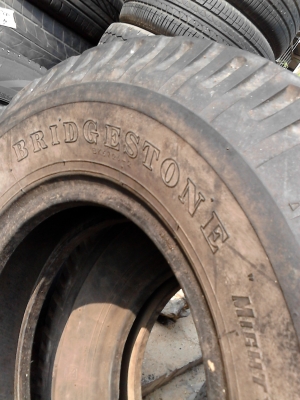 ยางรถขนาดกลาง 7.50-15 BRIDGE STONE  มี 2 เส้น  TEL.081-427-3941