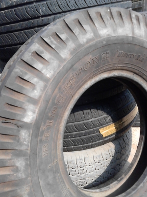 ยางรถขนาดกลาง 7.50-15 BRIDGE STONE  มี 2 เส้น  TEL.081-427-3941