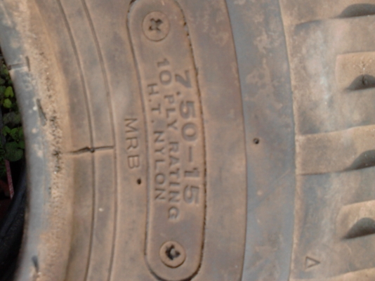 ยางรถขนาดกลาง 7.50-15 BRIDGE STONE  มี 2 เส้น  TEL.081-427-3941