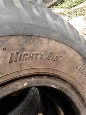 ยางรถขนาดกลาง 7.50-15 BRIDGE STONE  มี 2 เส้น  TEL.081-427-3941