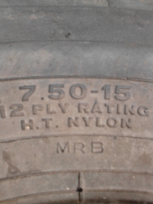 ยางรถขนาดกลาง 7.50-15 BRIDGE STONE  มี 2 เส้น  TEL.081-427-3941