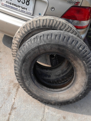 ยางรถขนาดกลาง 7.50-15 BRIDGE STONE  มี 2 เส้น  TEL.081-427-3941