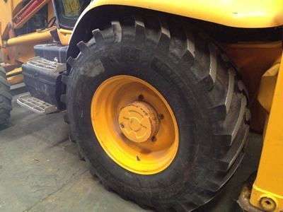 ขายรถตักหน้าขุดหลัง JCB นำเข้าจากต่างประเทศ สภาพสวย/ ติดต่อ อำพล 090-9694506/ 080-3031241