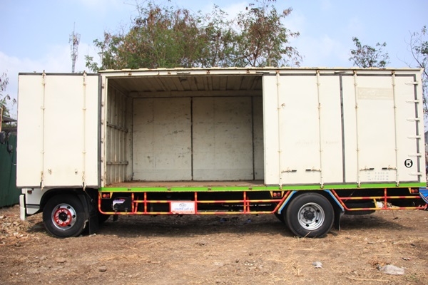 ขายตู้บรรทุกขนาด 10 บาน ยาว 7.20 ไม่มีเสากลาง สภาพพร้อมใช้คับ ต่ออู่สมศักดิ์